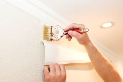 Pose de papier peint à Kappelen — revêtements muraux et toiles de verre